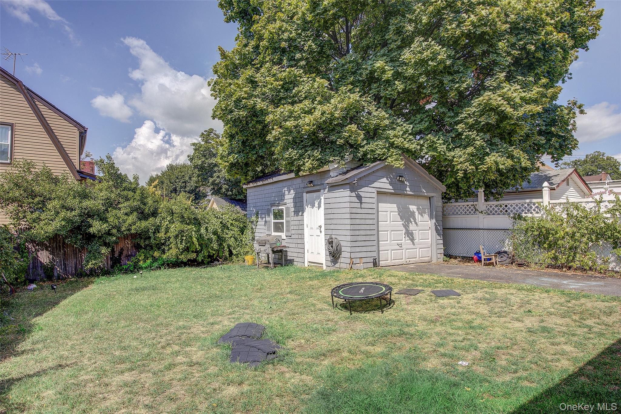 #4 photo, 21607 110th Avenue, कुईंस Queens Village , NY 11429