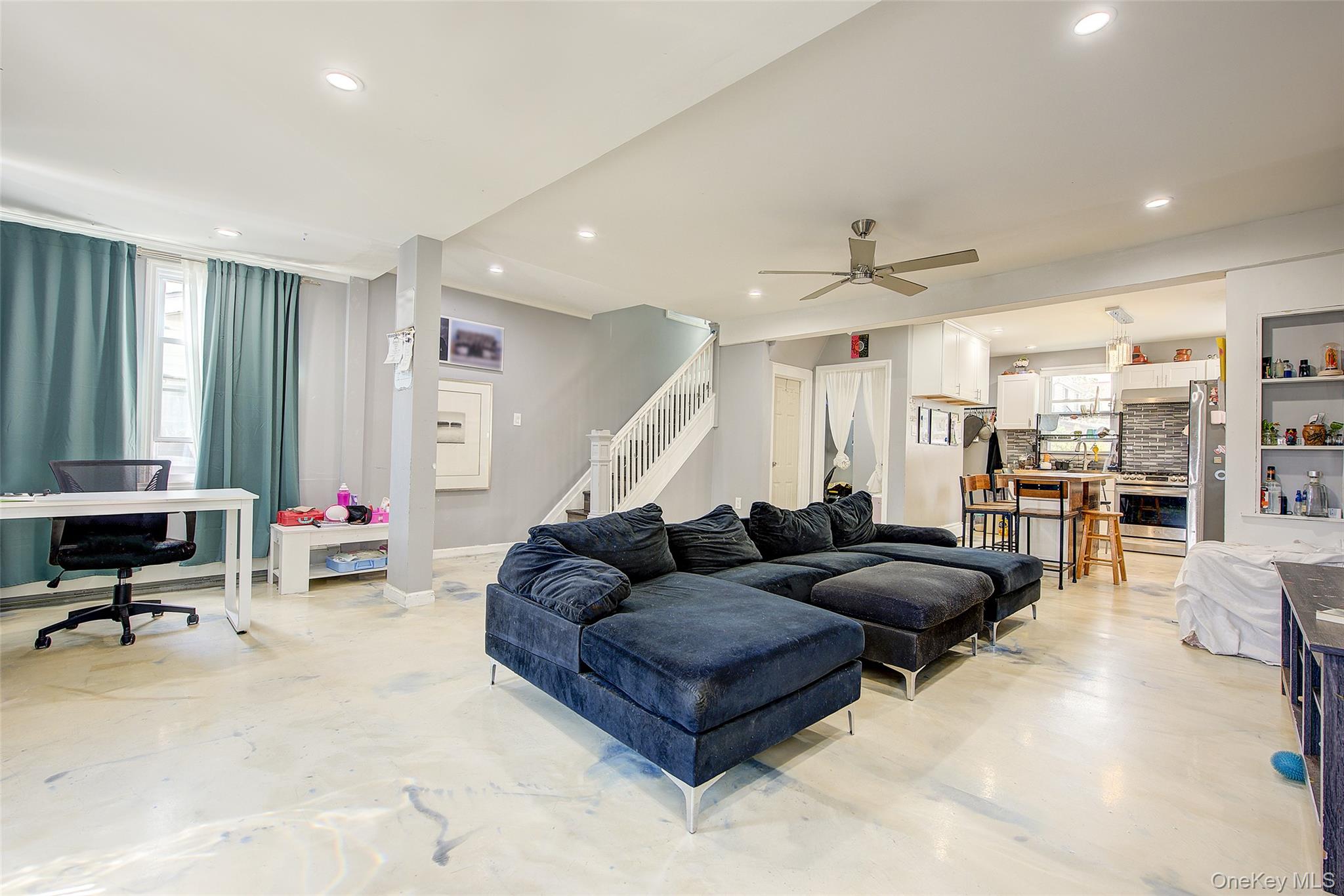 #8 photo, 21607 110th Avenue, कुईंस Queens Village , NY 11429