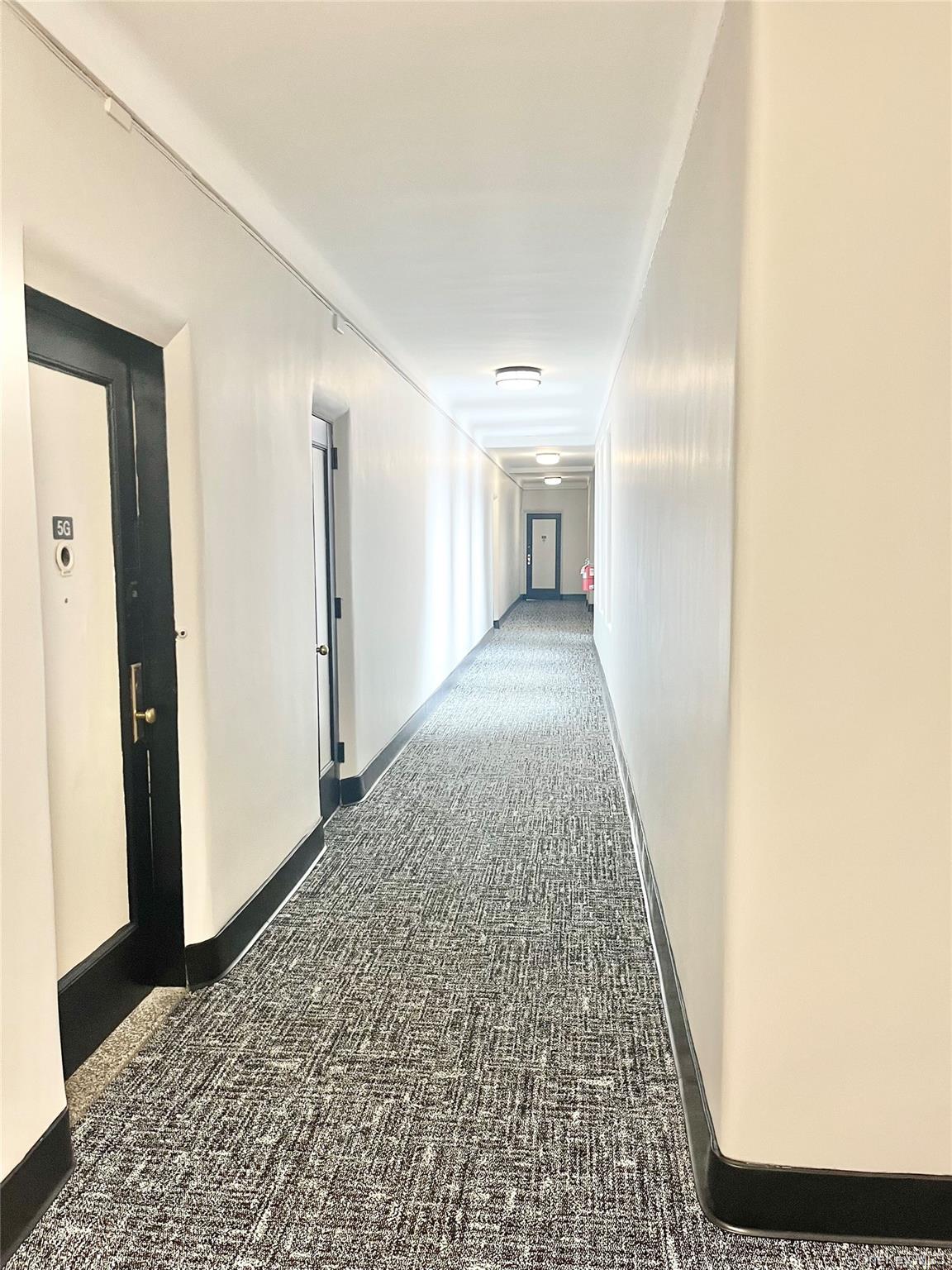 #10 photo, 7666 Austin St, קווינס Forest Hills , NY 11375