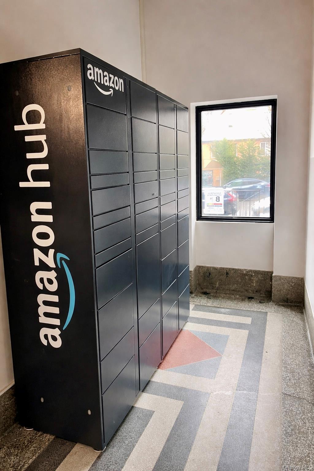 #12 photo, 7666 Austin St, קווינס Forest Hills , NY 11375