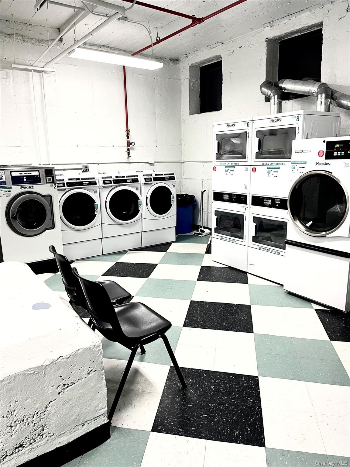 #14 photo, 7666 Austin St, קווינס Forest Hills , NY 11375