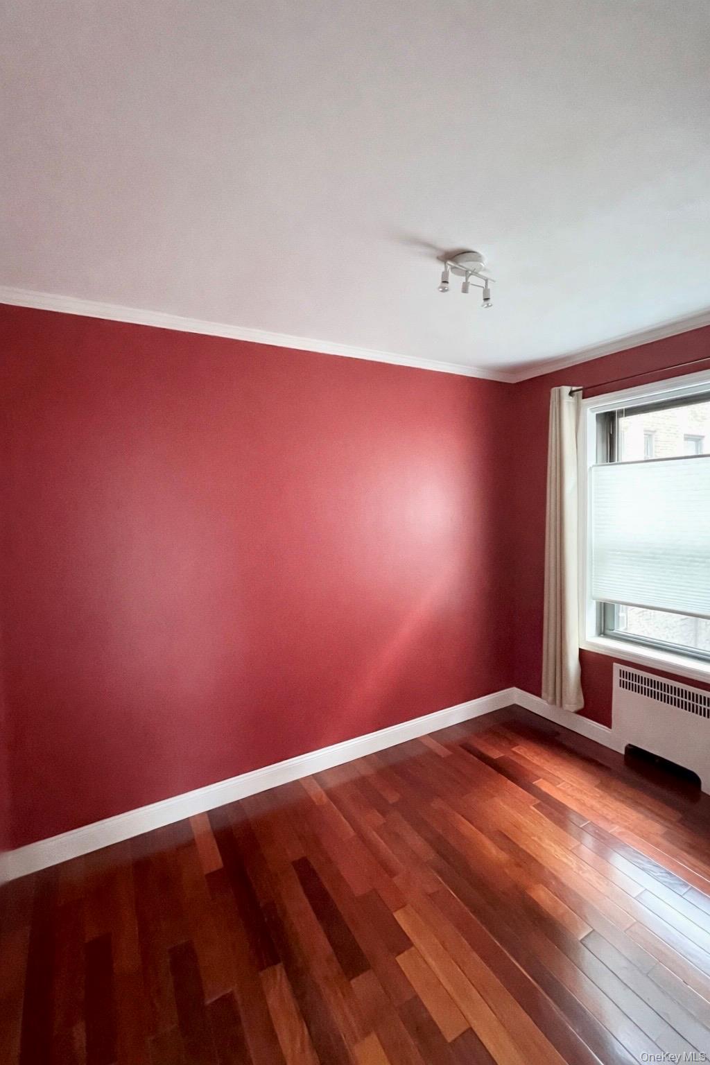 #4 photo, 7666 Austin St, קווינס Forest Hills , NY 11375