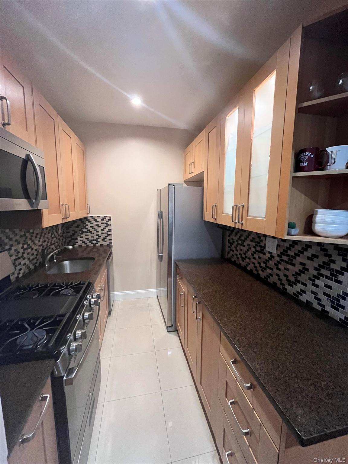 #7 photo, 7666 Austin St, קווינס Forest Hills , NY 11375