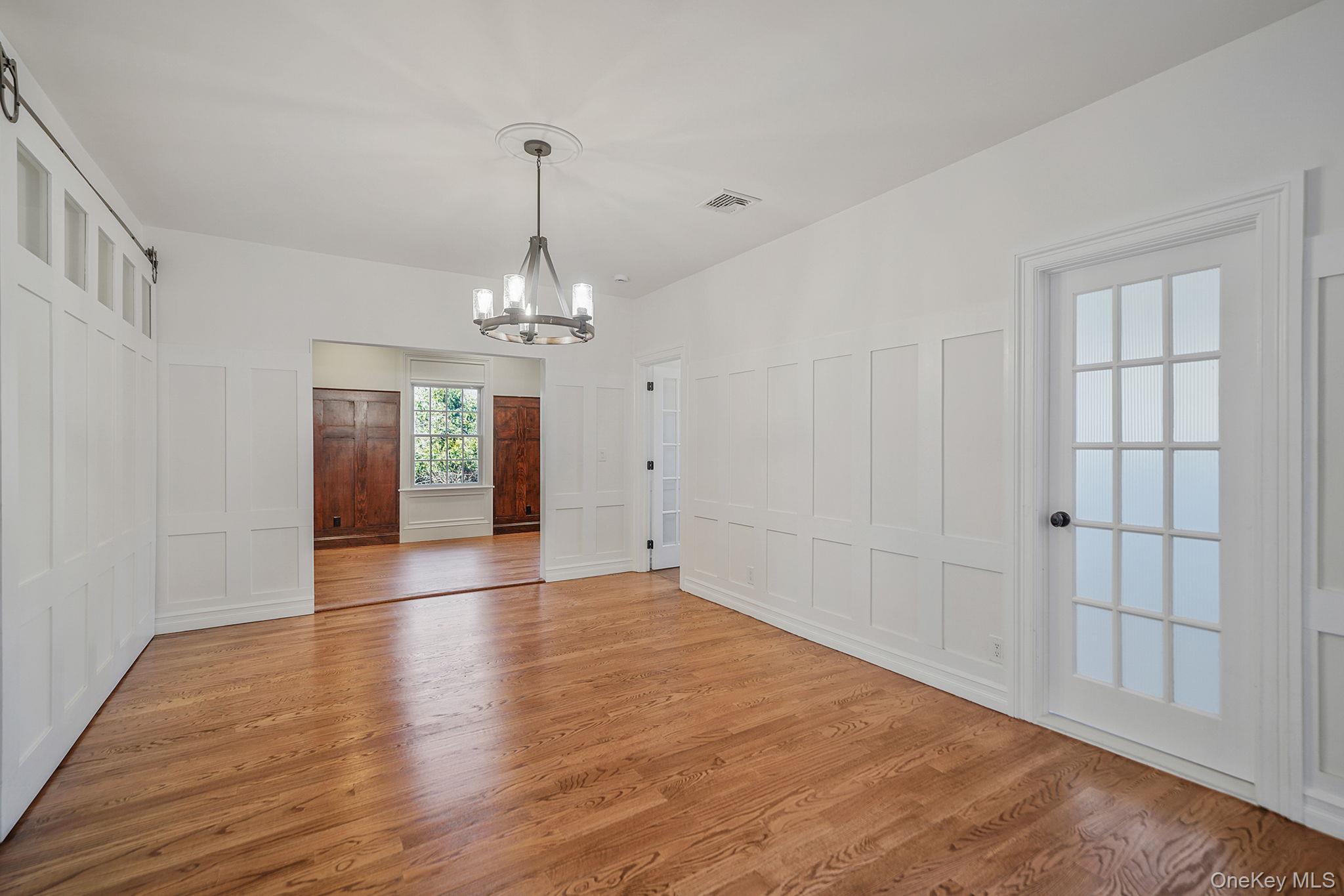 #11 photo, 368 Main Street, Setauket , NY 11733