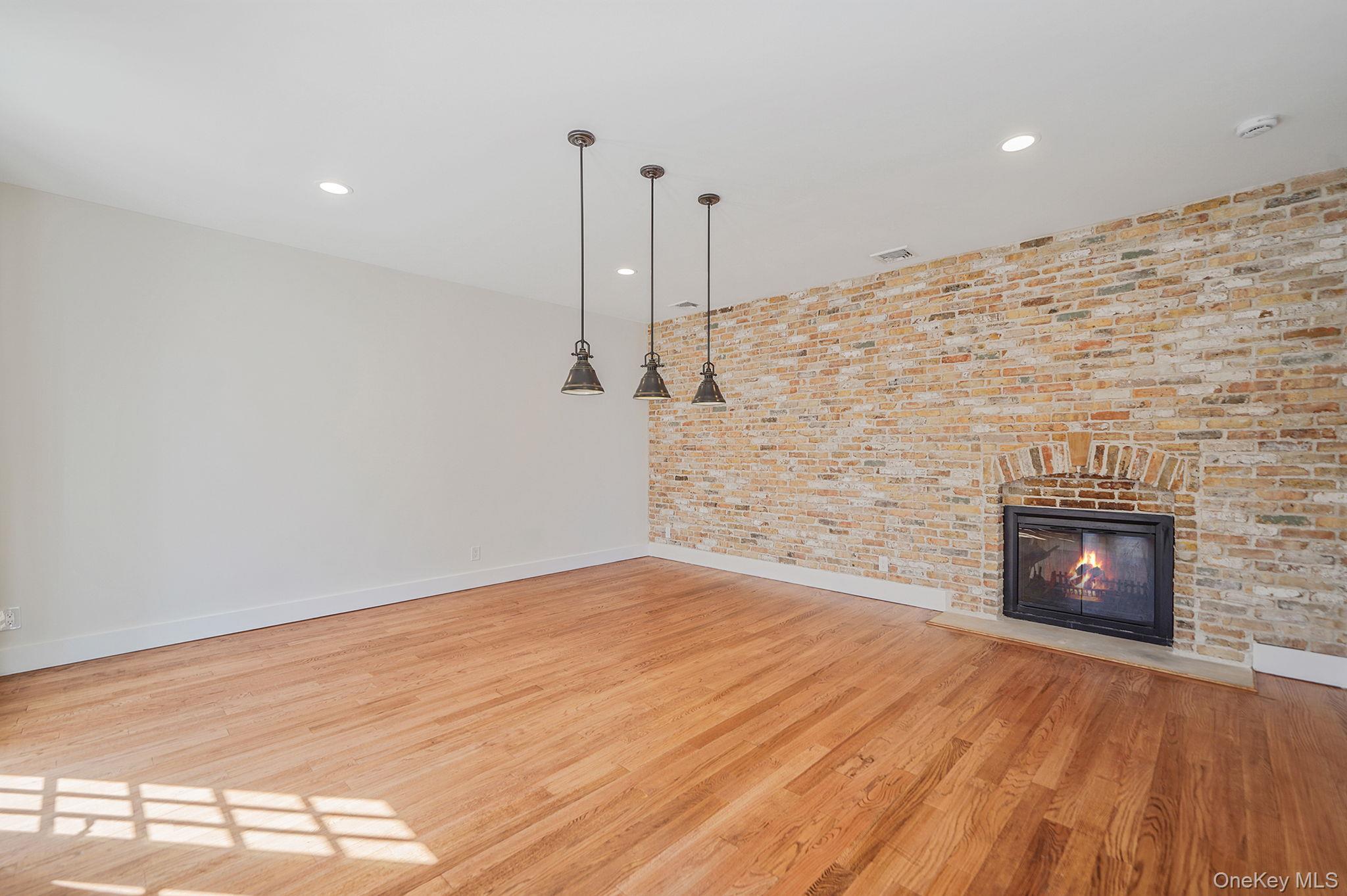 #17 photo, 368 Main Street, Setauket , NY 11733