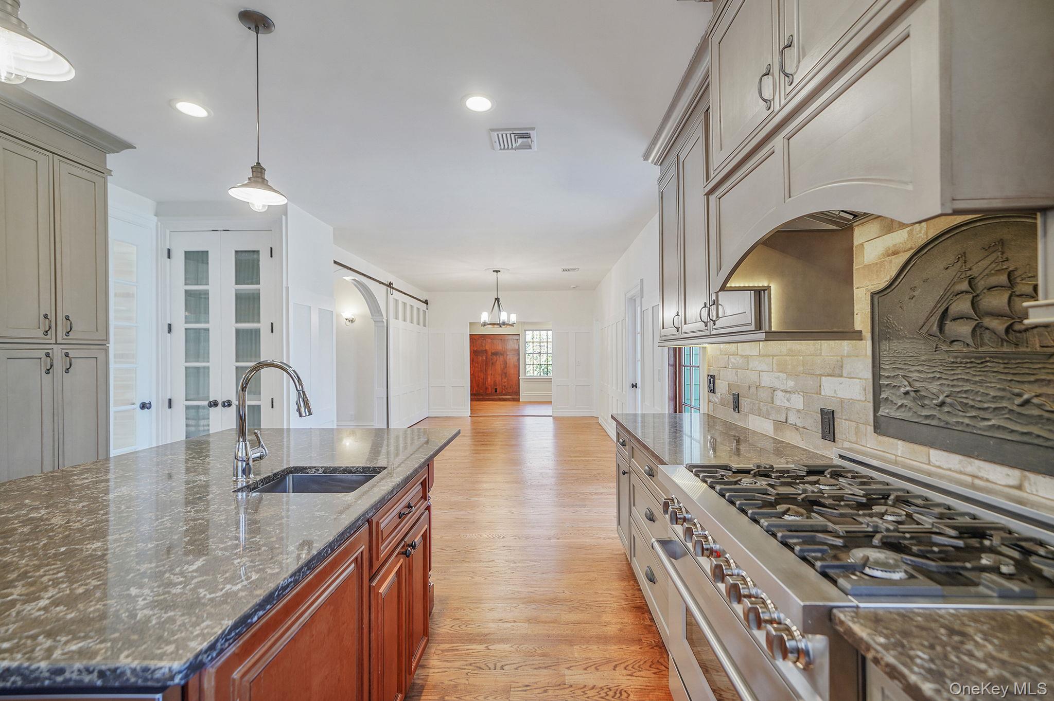 #5 photo, 368 Main Street, Setauket , NY 11733