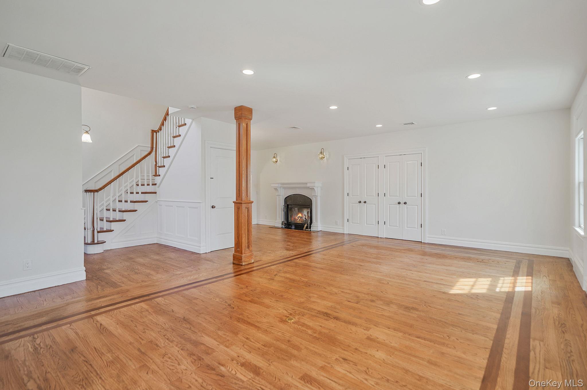 #6 photo, 368 Main Street, Setauket , NY 11733