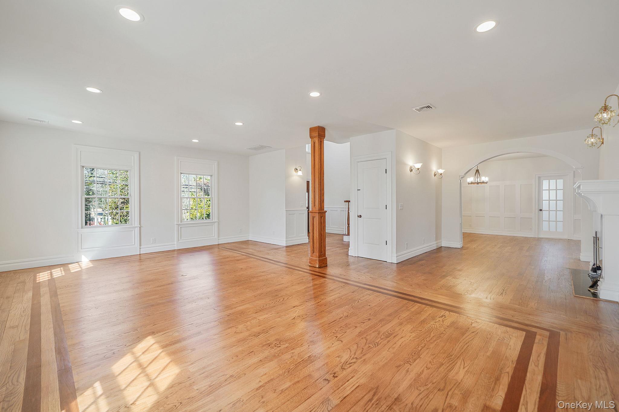 #7 photo, 368 Main Street, Setauket , NY 11733