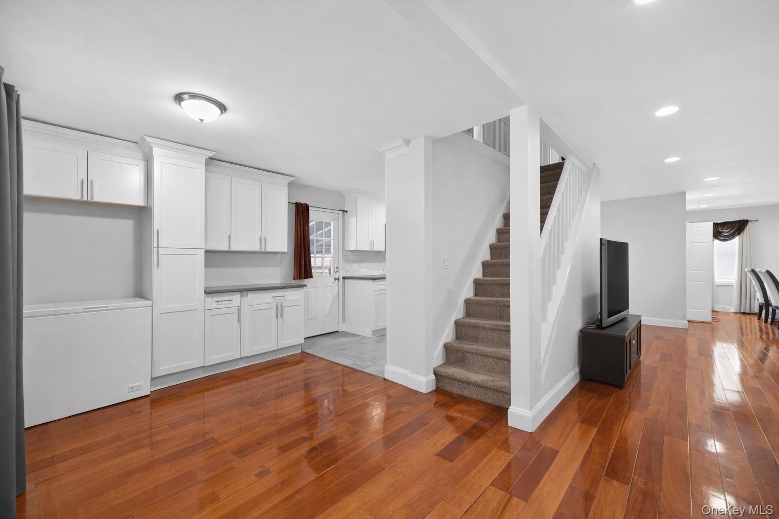 #14 photo, 120-30 226th Street, קווינס Cambria Heights , NY 11411