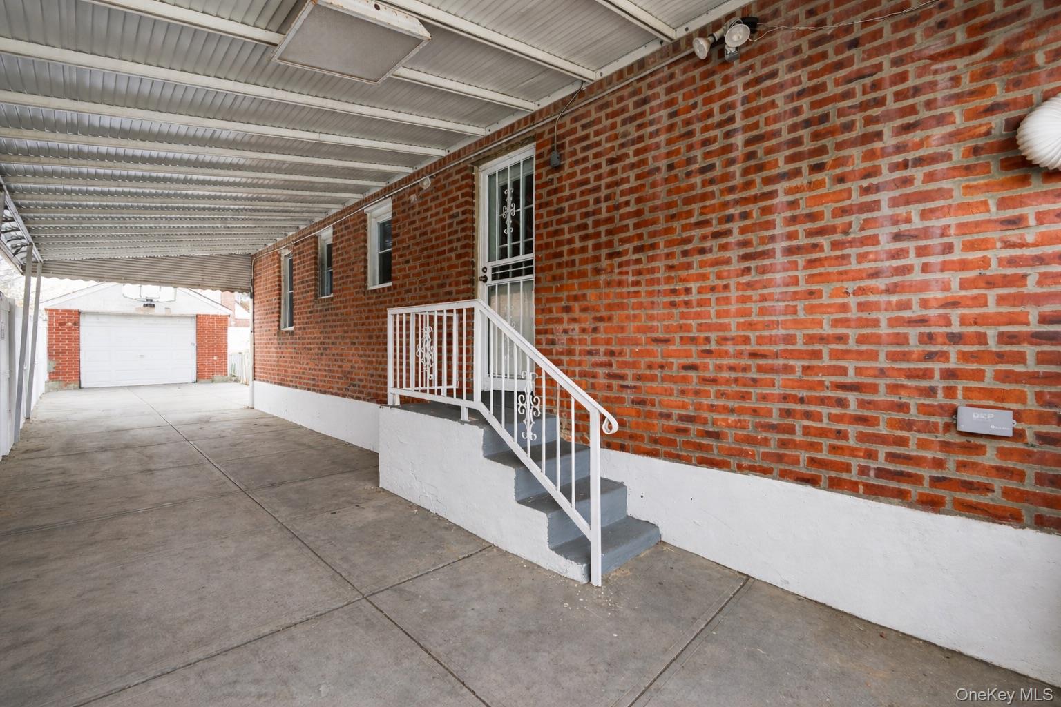 #8 photo, 120-30 226th Street, קווינס Cambria Heights , NY 11411