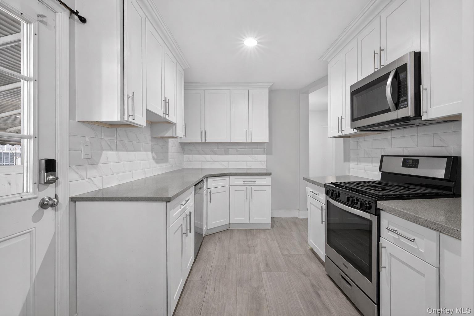 #9 photo, 120-30 226th Street, קווינס Cambria Heights , NY 11411