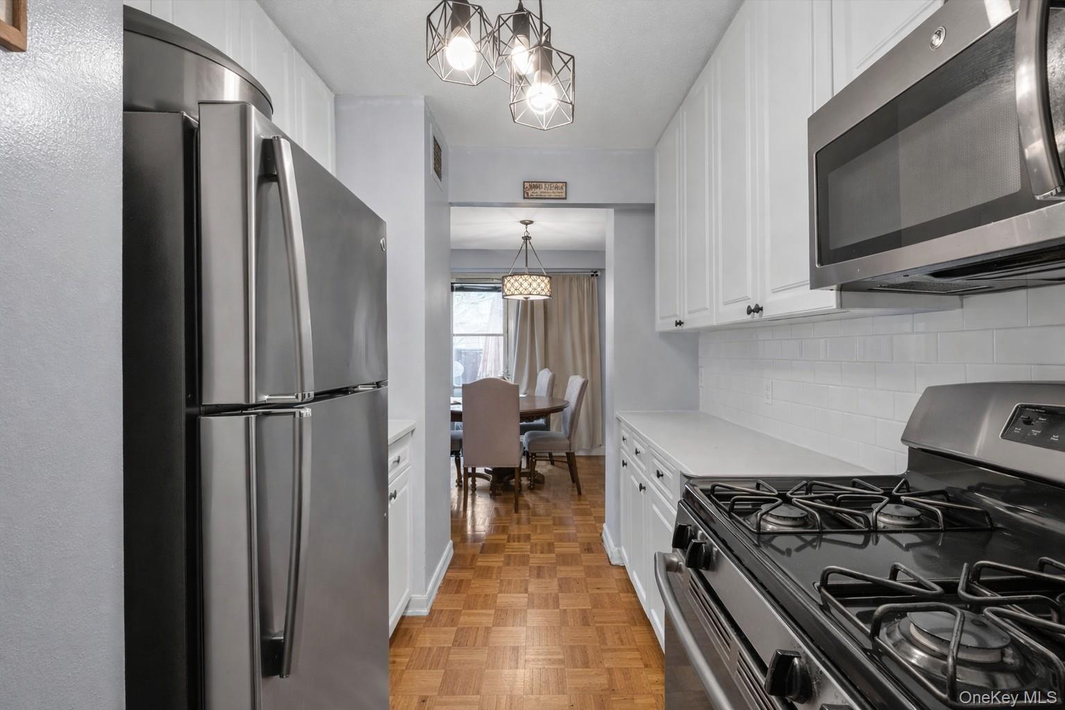 #7 photo, 2550 Olinville Avenue, ब्रोंक्स Bronx , NY 10467