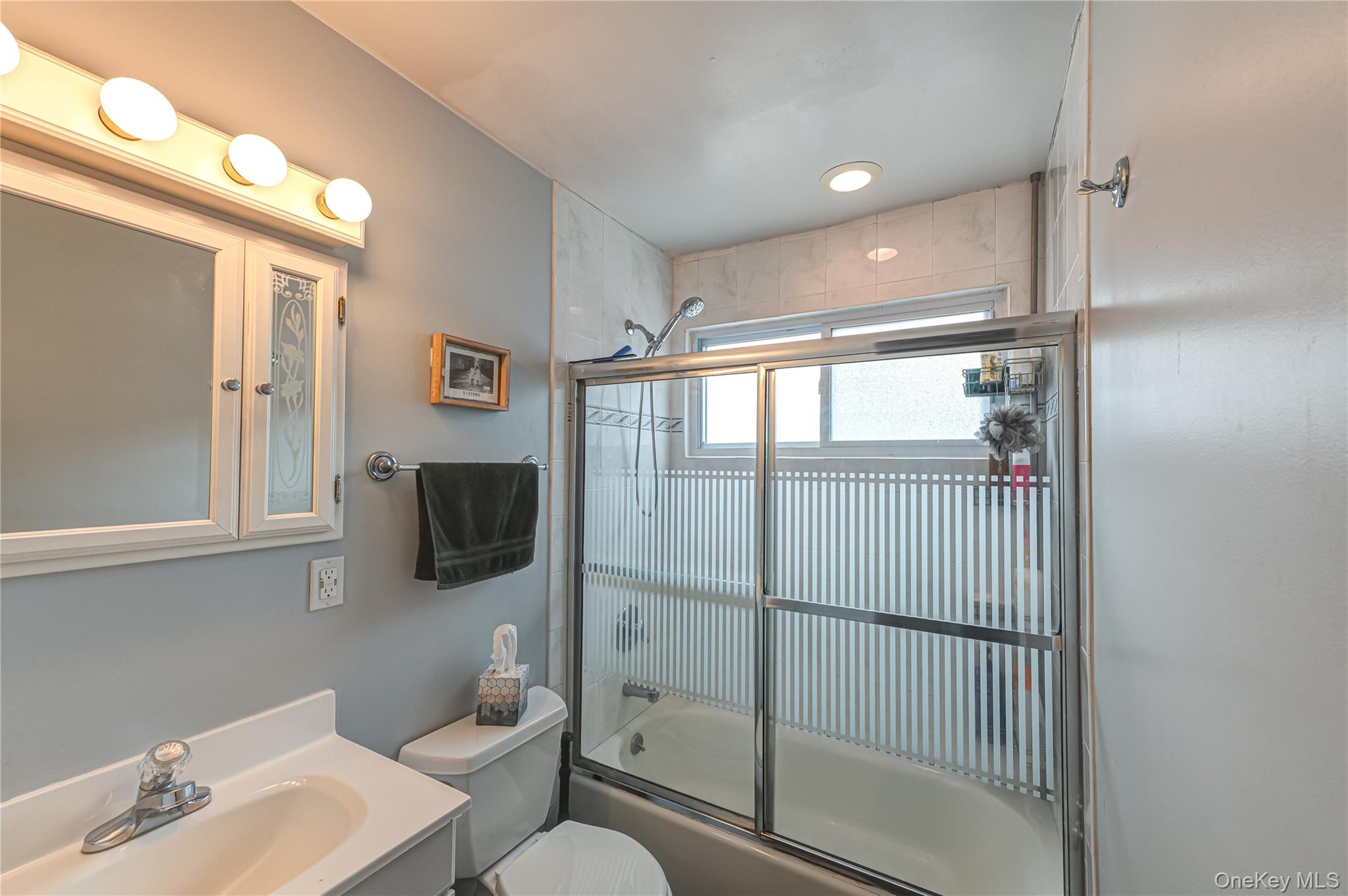 #19 photo, 150 Park Lane, Massapequa , NY 11758