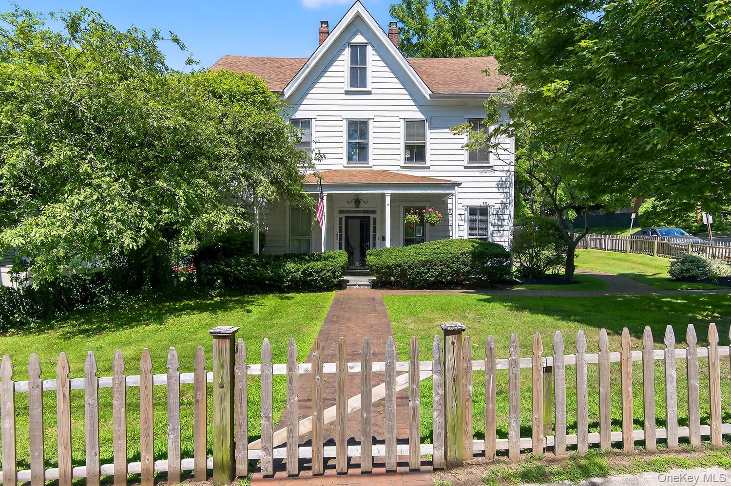 #1 photo, 4 Parkview Terrace, Huntington , NY 11743