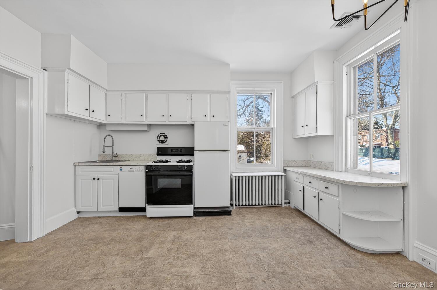 #11 photo, 4 Parkview Terrace, Huntington , NY 11743