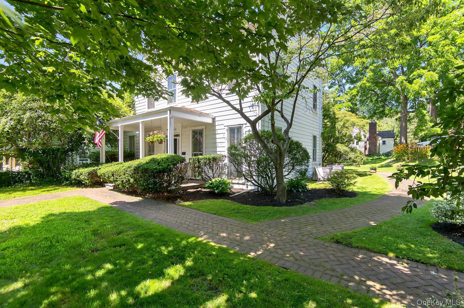 #2 photo, 4 Parkview Terrace, Huntington , NY 11743