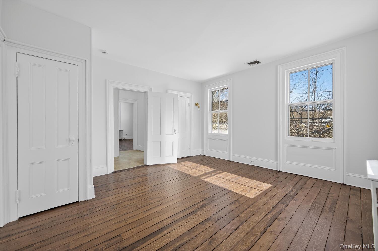 #8 photo, 4 Parkview Terrace, Huntington , NY 11743