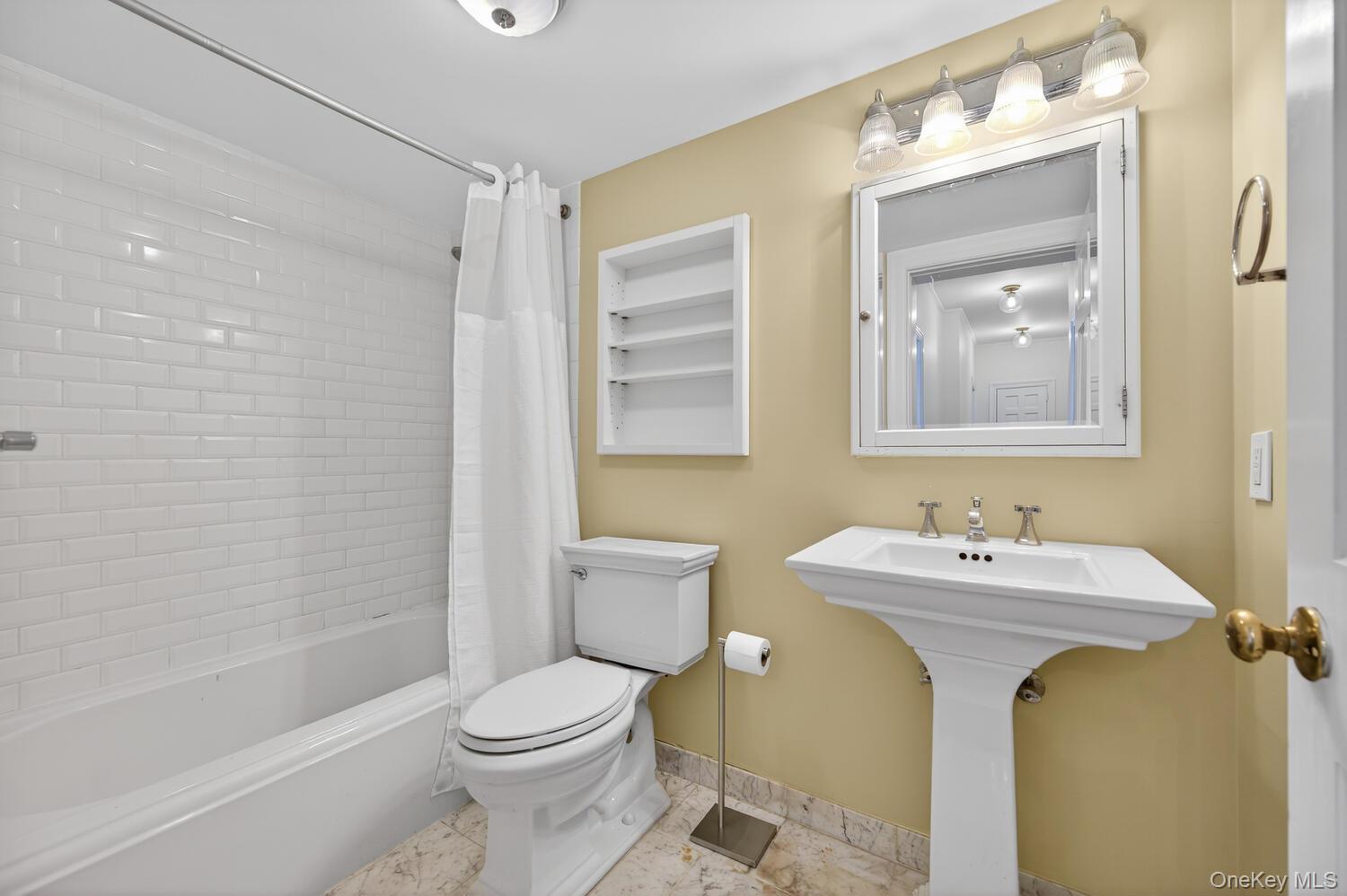 #18 photo, 4 Parkview Terrace, Huntington , NY 11743