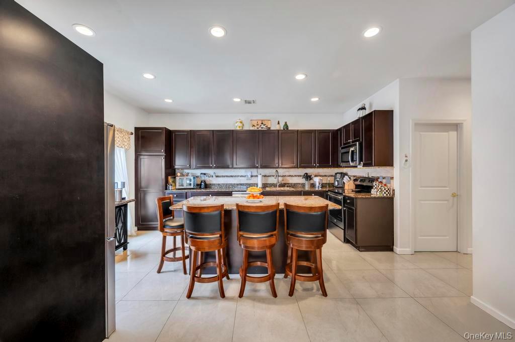 #18 photo, 191 Flower Road, Shirley , NY 11967