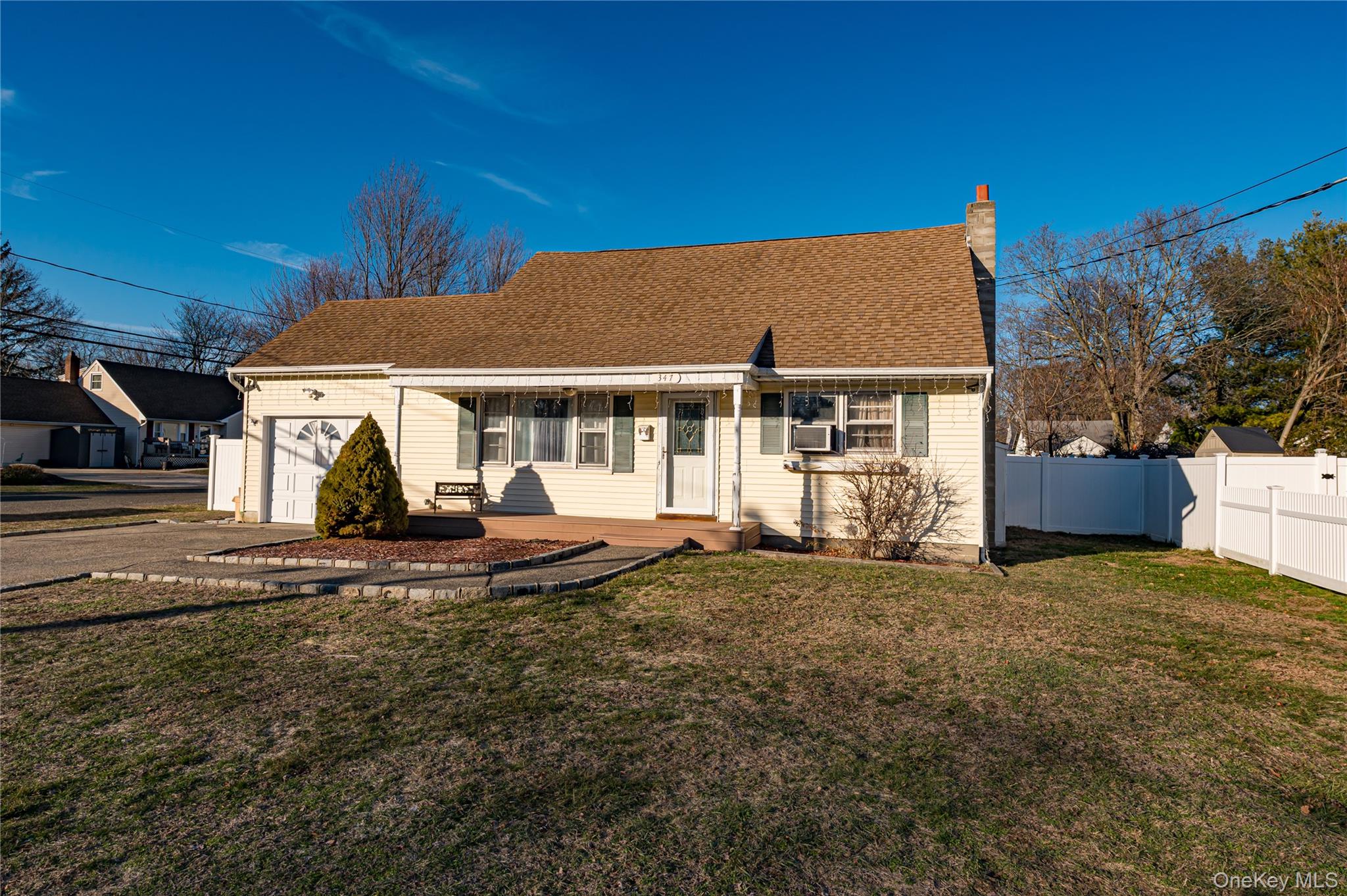 #1 photo, 347 Atlantic Avenue, सफ़ोक काउंटी Bay Shore , NY 11706