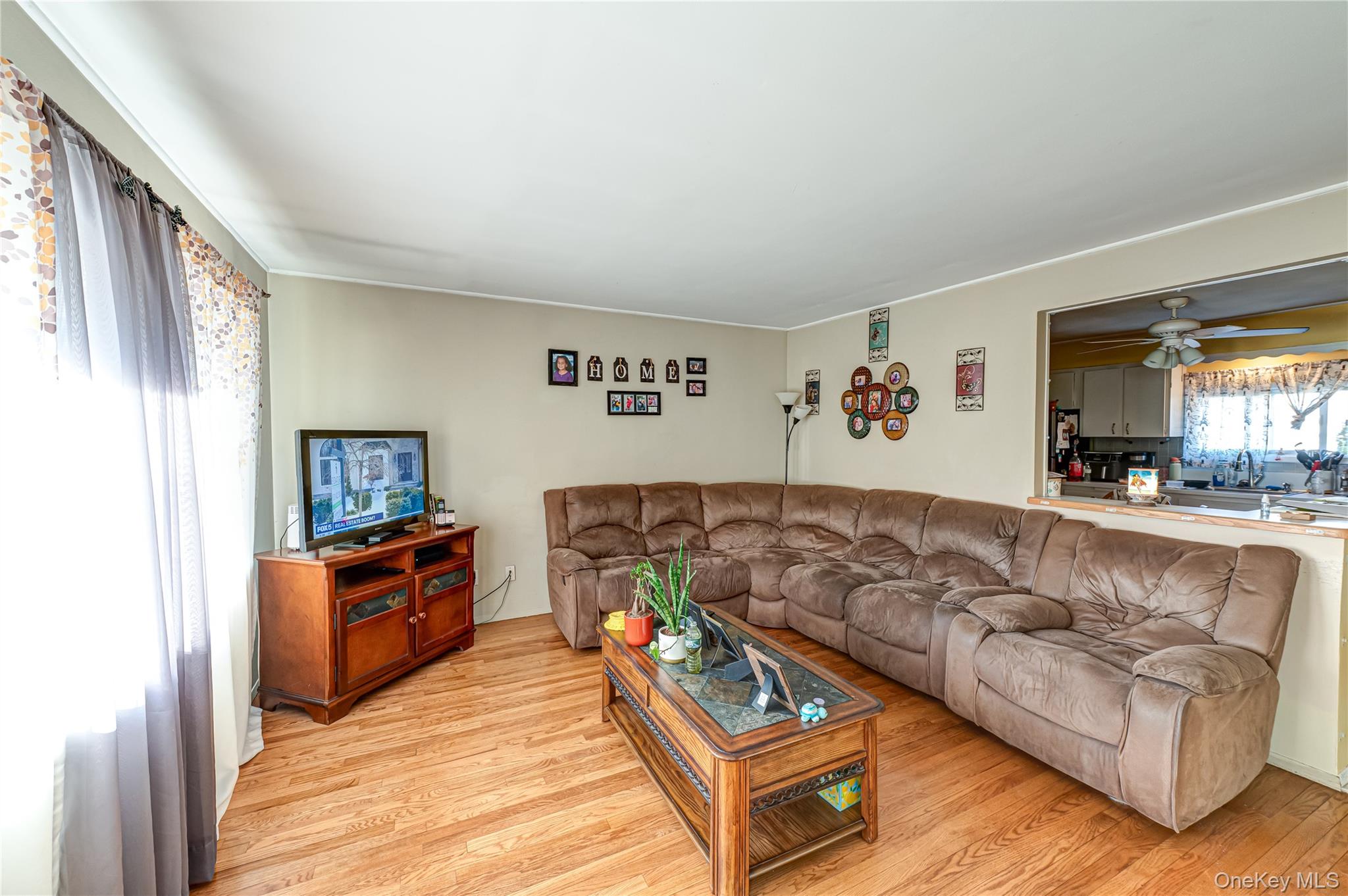 #2 photo, 347 Atlantic Avenue, सफ़ोक काउंटी Bay Shore , NY 11706