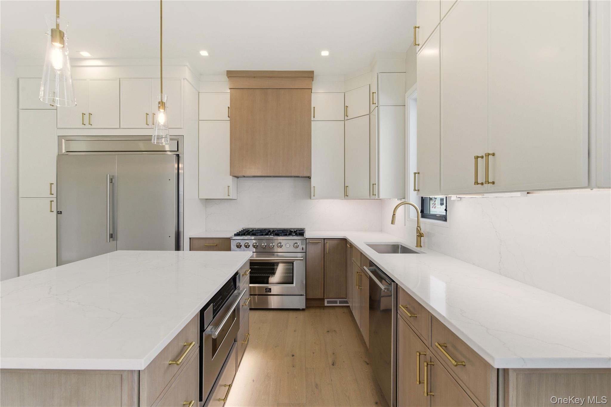 #12 photo, 130 Albany Avenue, Нассау ‖ Westbury , NY 11590