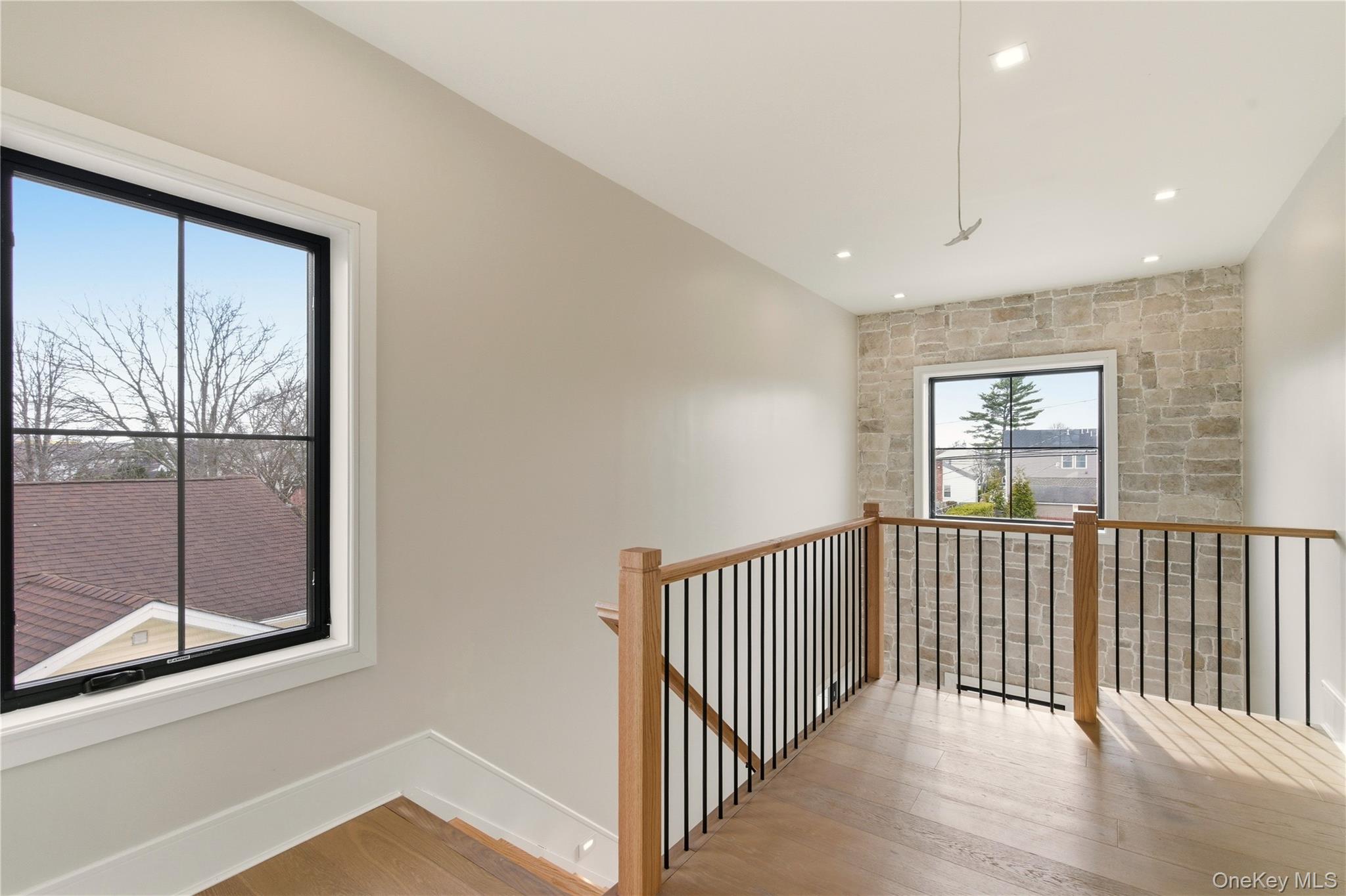 #17 photo, 130 Albany Avenue, Нассау ‖ Westbury , NY 11590