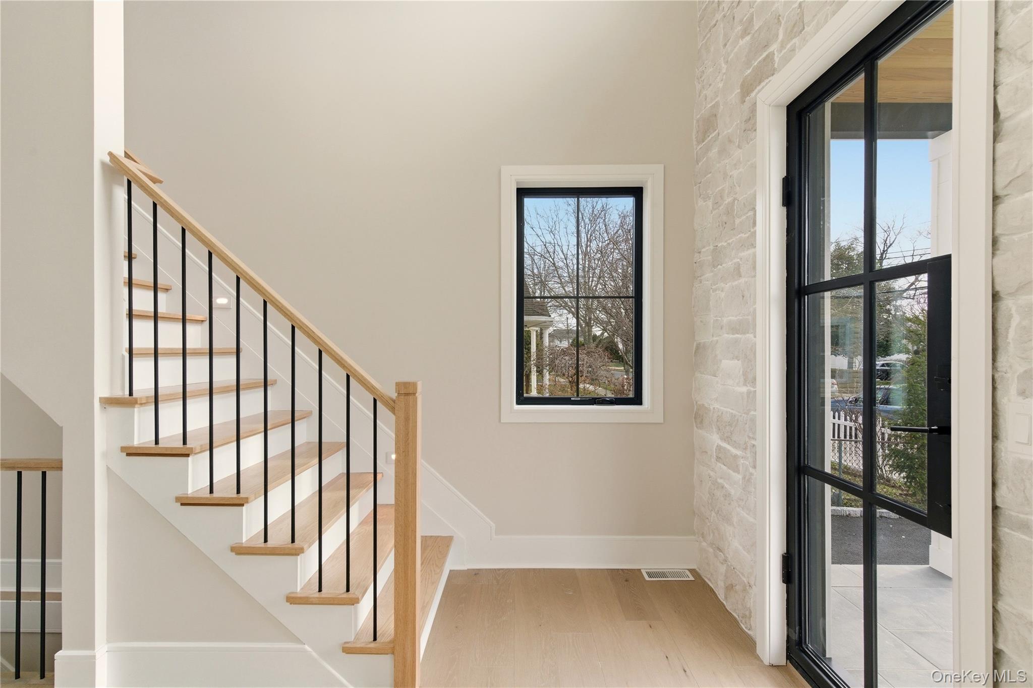 #2 photo, 130 Albany Avenue, Нассау ‖ Westbury , NY 11590