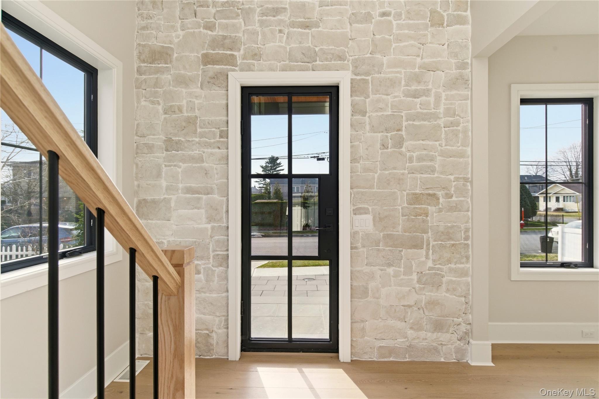 #3 photo, 130 Albany Avenue, Нассау ‖ Westbury , NY 11590