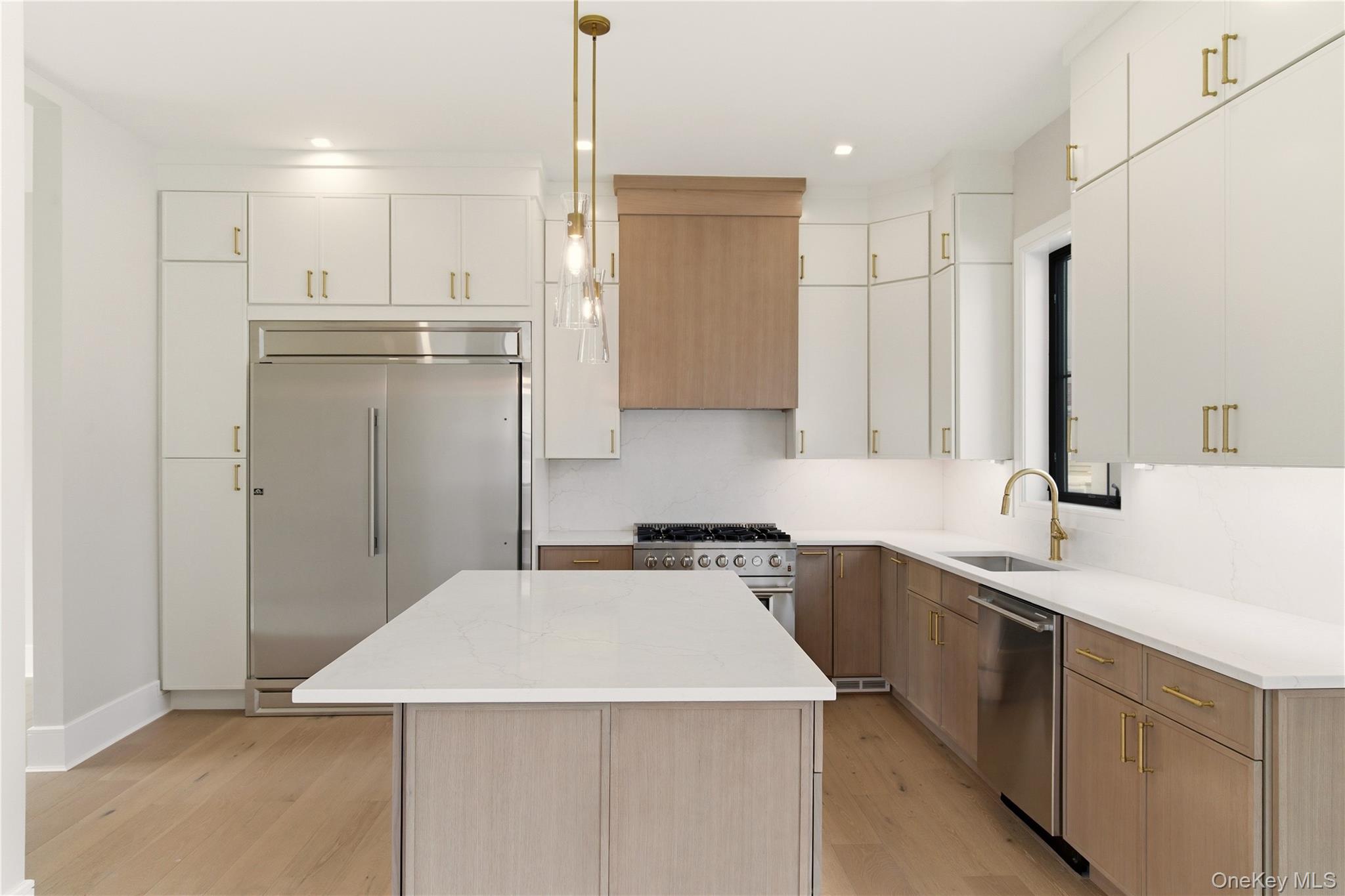 #7 photo, 130 Albany Avenue, Нассау ‖ Westbury , NY 11590