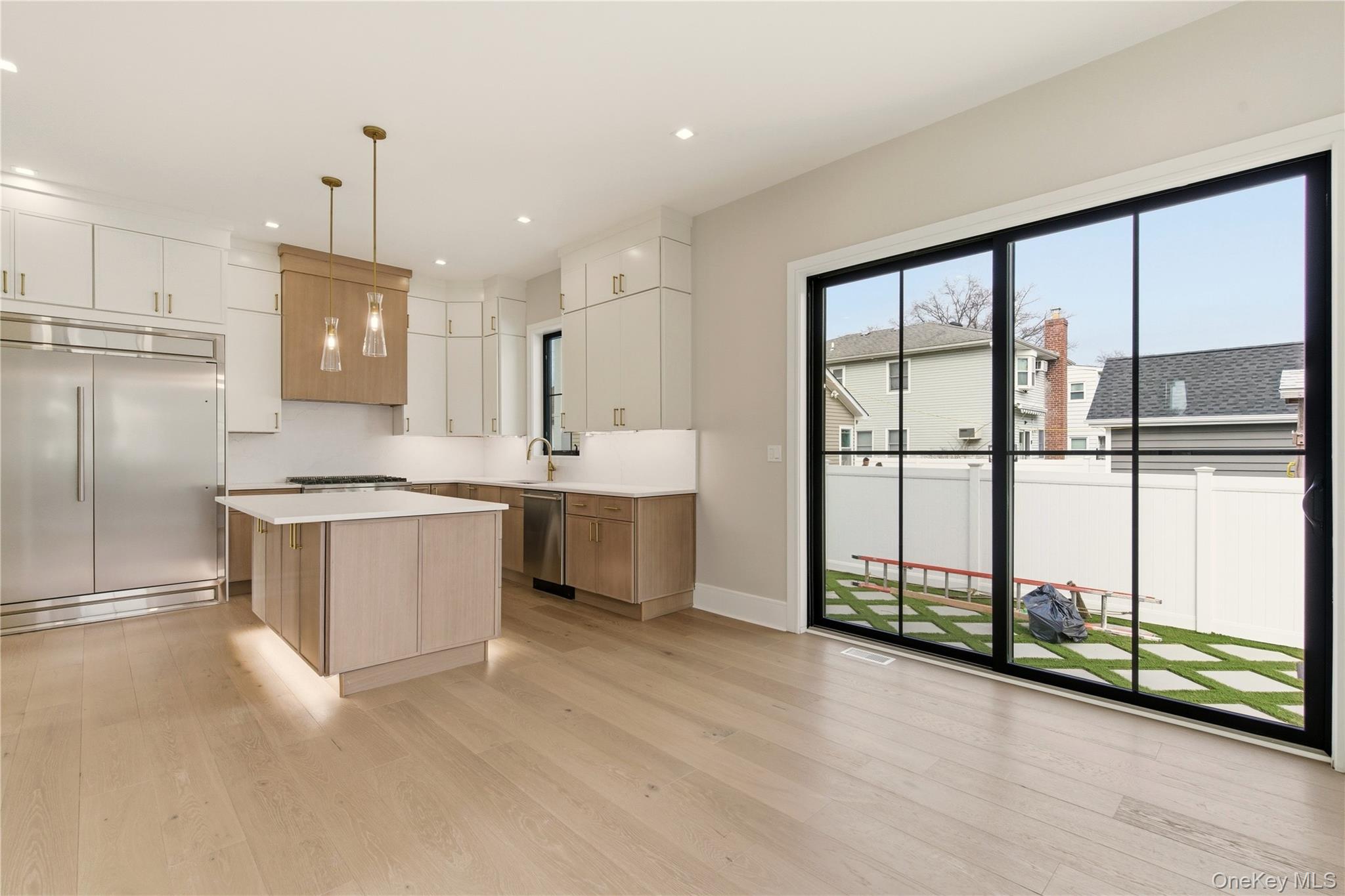 #9 photo, 130 Albany Avenue, Нассау ‖ Westbury , NY 11590