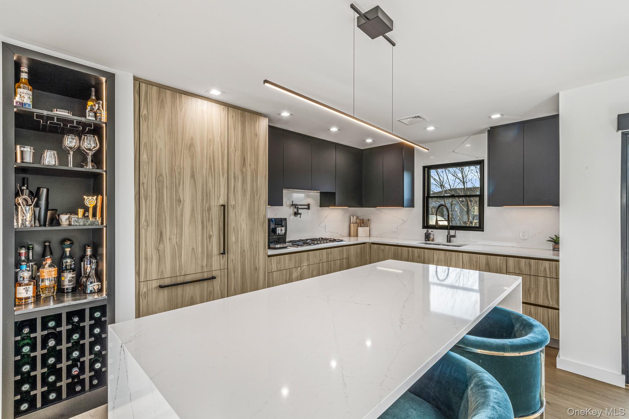 #7 photo, 3000 Holiday Park Drive, מחוז נסאו Merrick , NY 11566