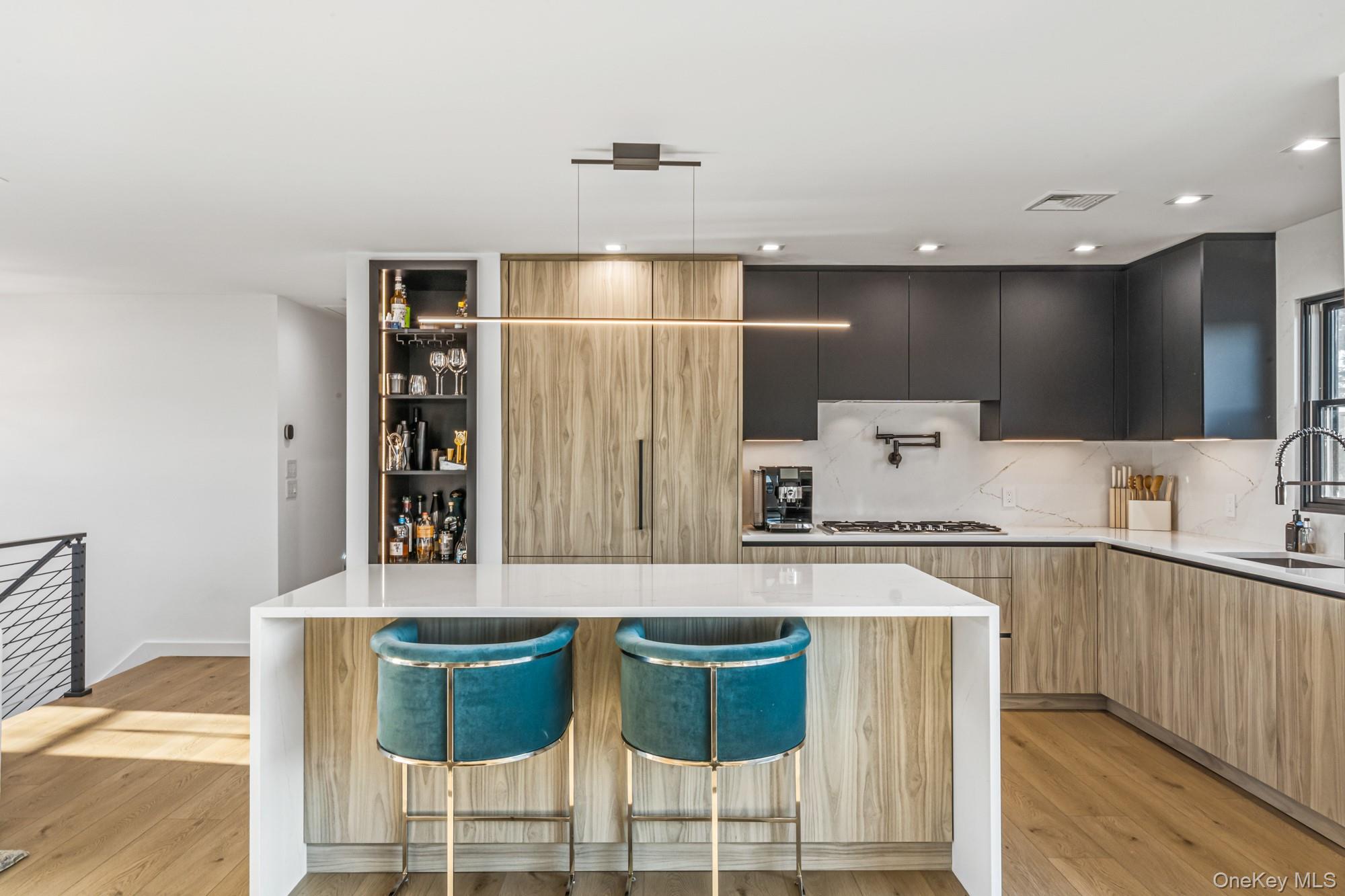 #8 photo, 3000 Holiday Park Drive, מחוז נסאו Merrick , NY 11566