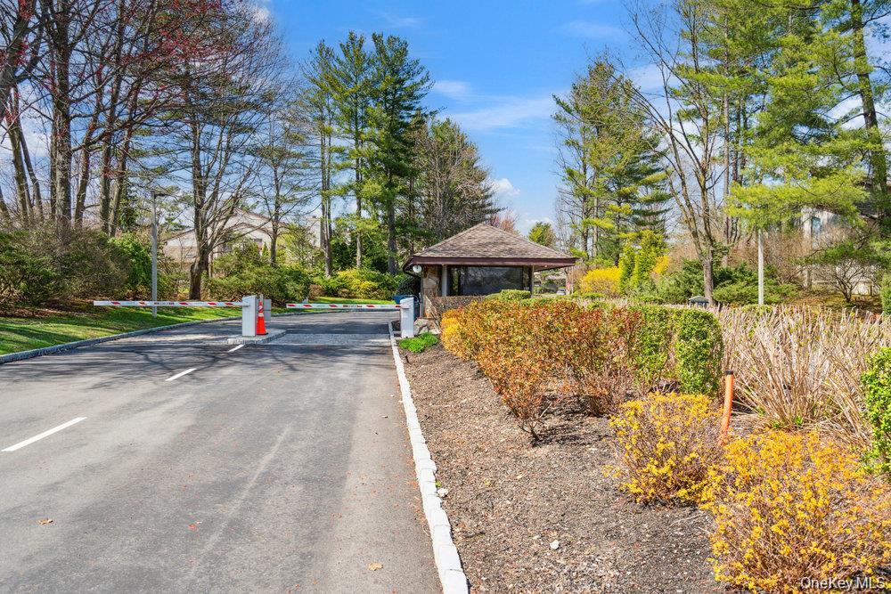 #17 photo, 124 Foxwood Drive, Jericho , NY 11753