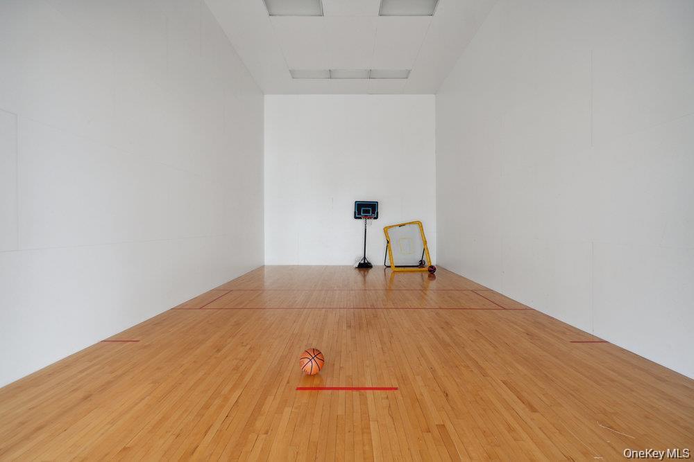 #7 photo, 124 Foxwood Drive, Jericho , NY 11753