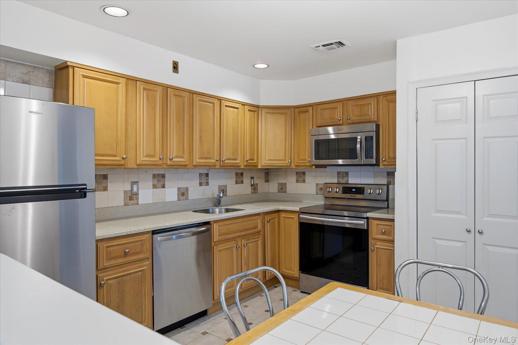 #10 photo, 190 Poplar Court, 長島 Wantagh , NY 11793