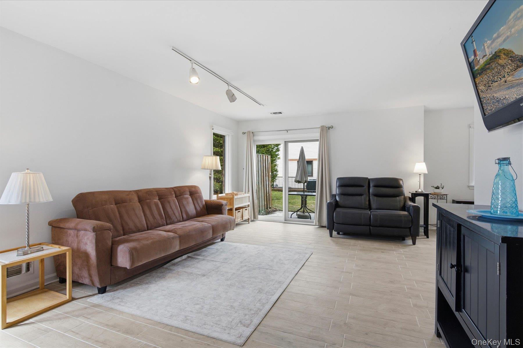 #4 photo, 190 Poplar Court, 長島 Wantagh , NY 11793