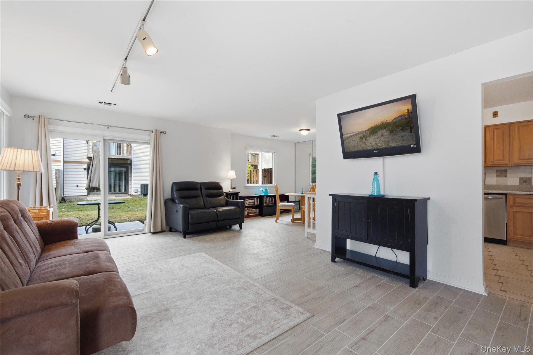 #6 photo, 190 Poplar Court, 長島 Wantagh , NY 11793