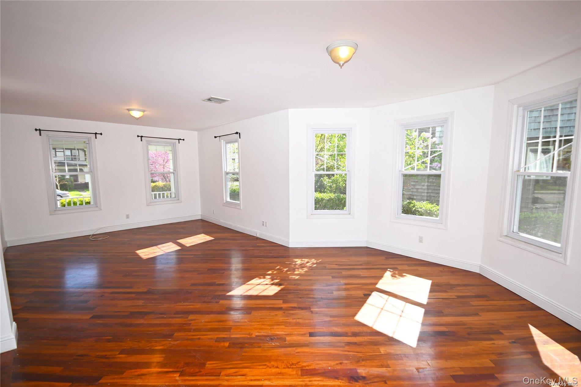 #4 photo, 21 Arrandale Avenue, Great Neck , NY 11024