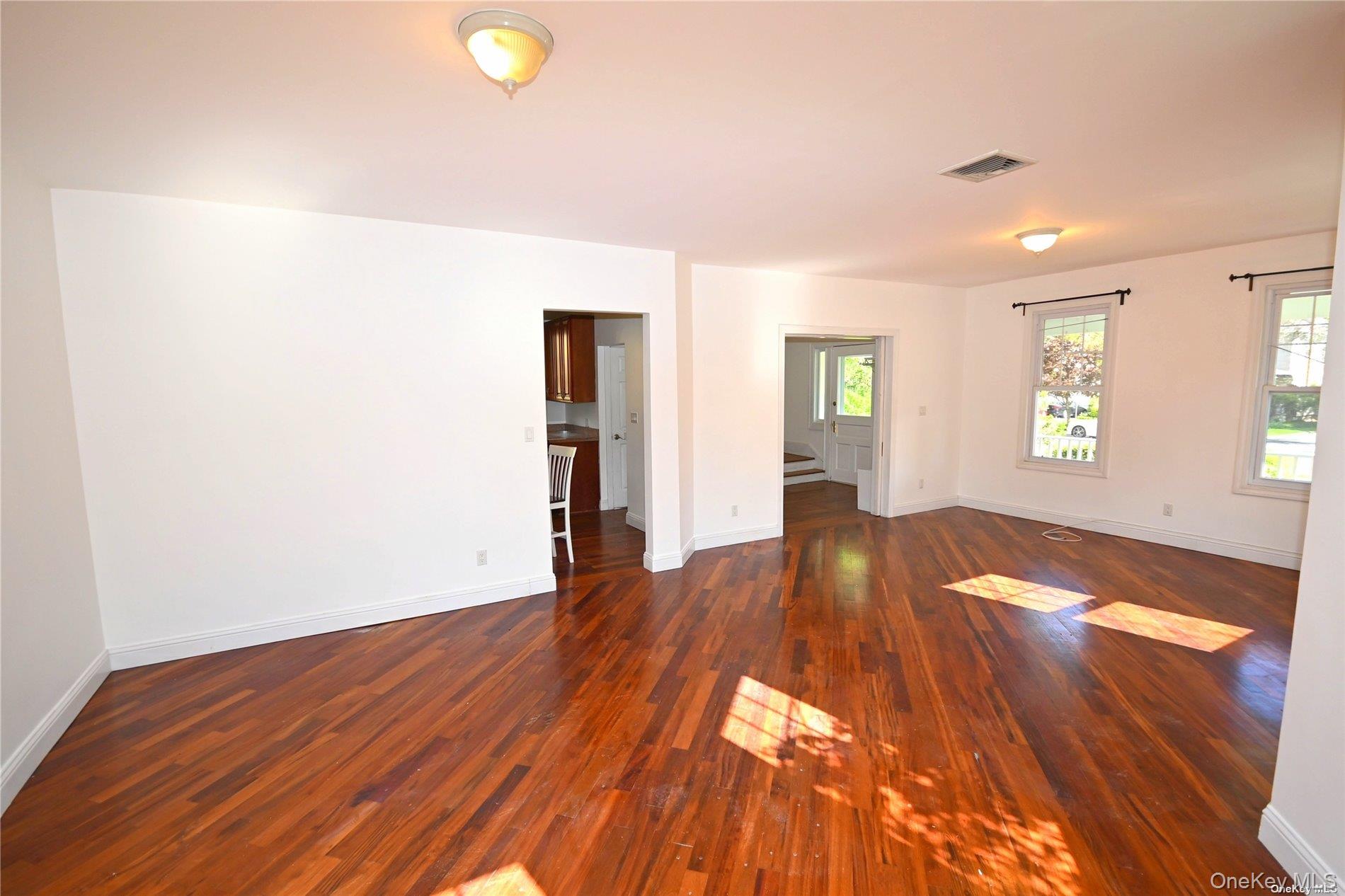 #6 photo, 21 Arrandale Avenue, Great Neck , NY 11024