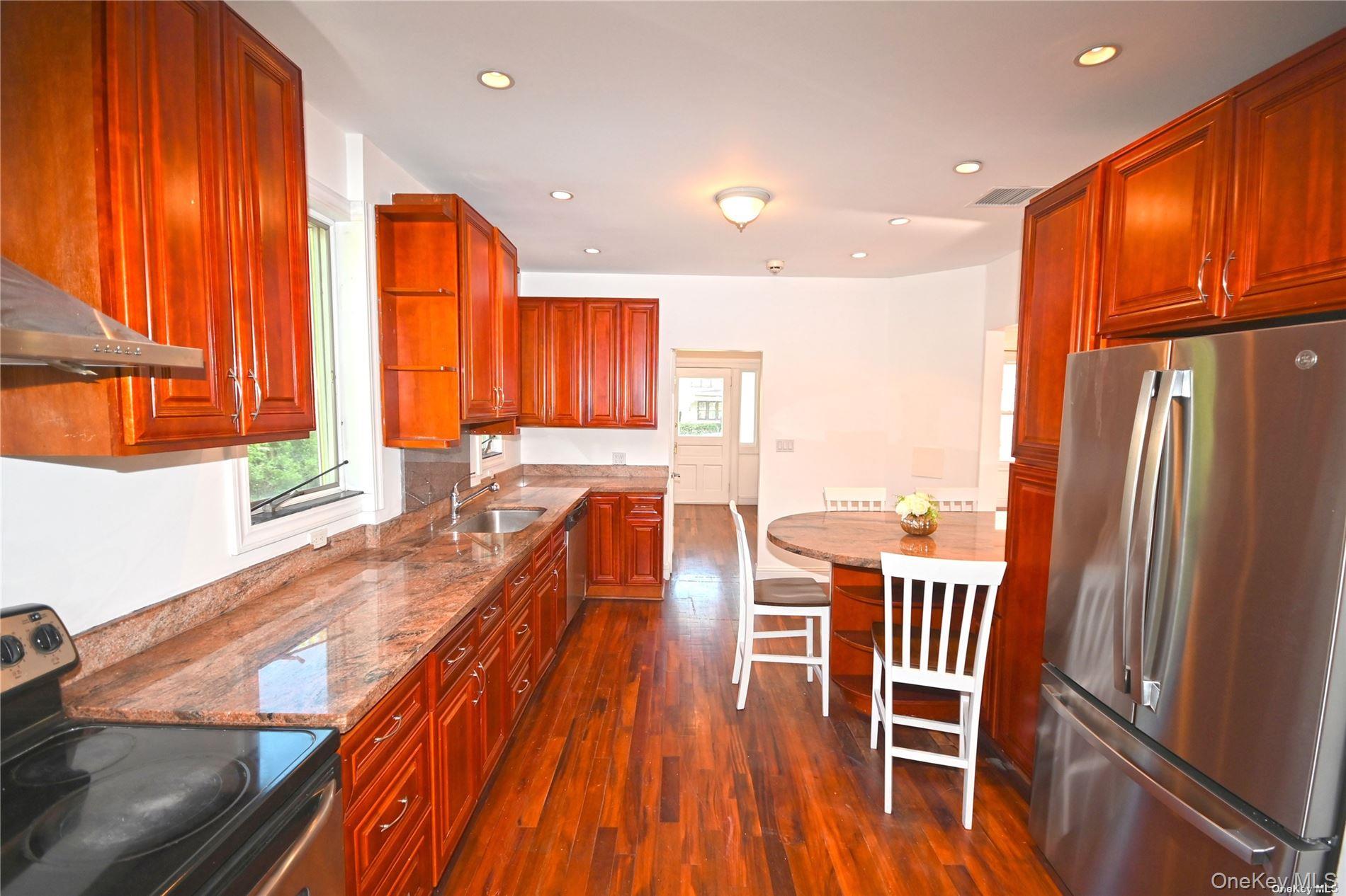 #9 photo, 21 Arrandale Avenue, Great Neck , NY 11024