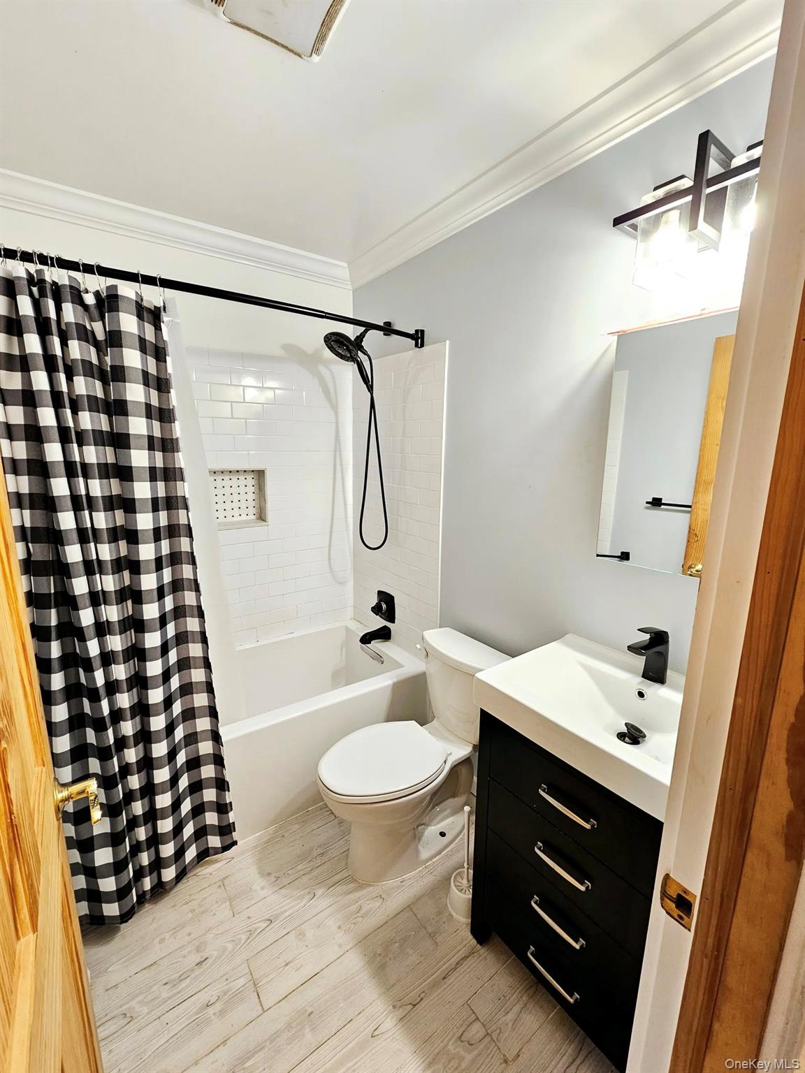 #5 photo, 12 Nord Park Boulevard, Middle Island , NY 11953