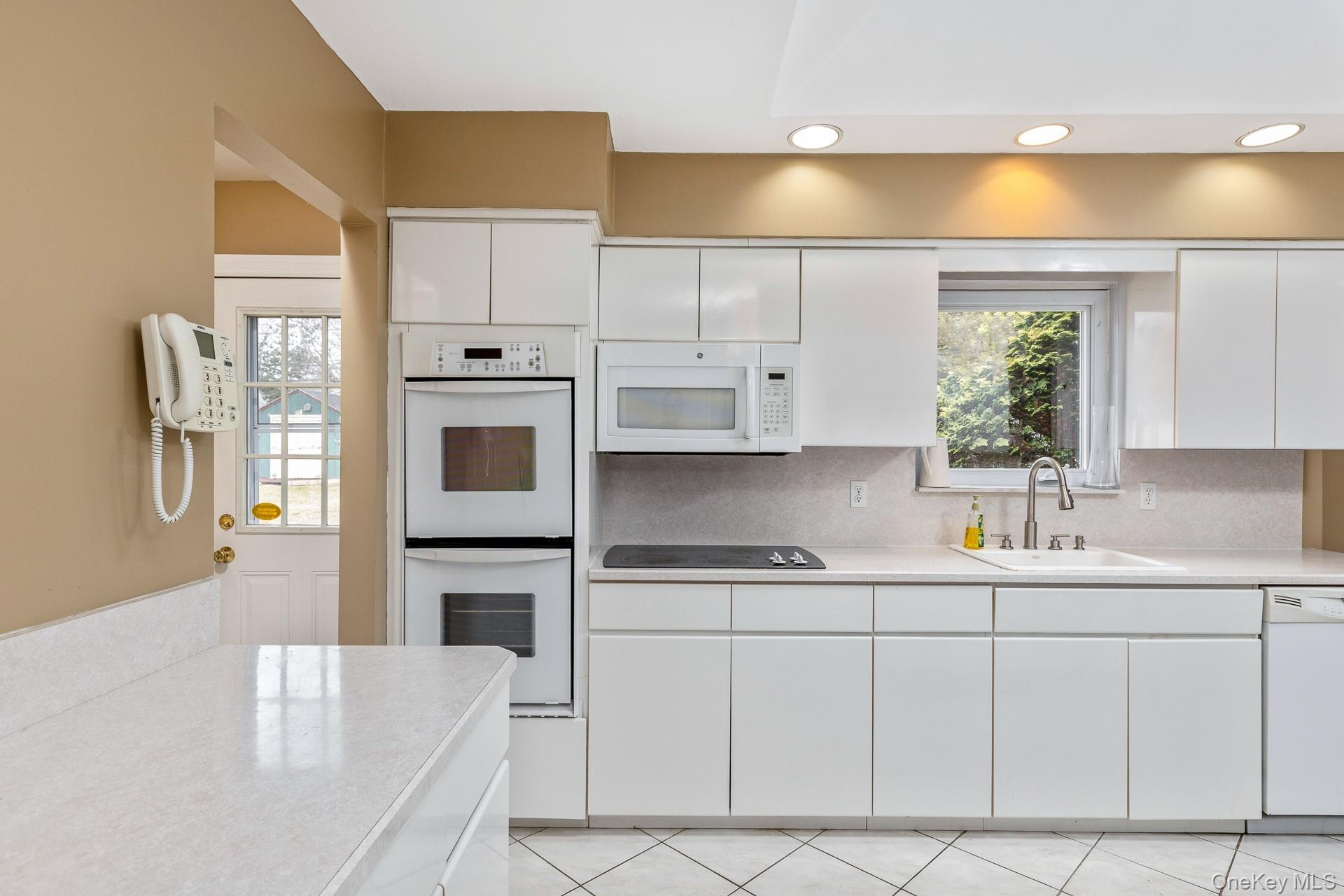 #13 photo, 61 Hurtin Boulevard, سوفولك Smithtown , NY 11787