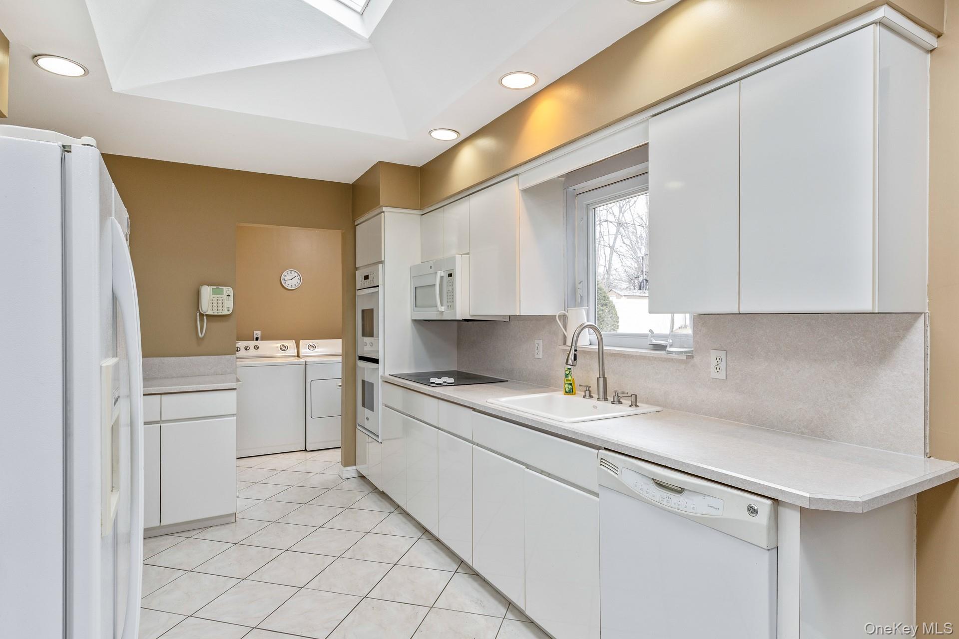 #16 photo, 61 Hurtin Boulevard, سوفولك Smithtown , NY 11787