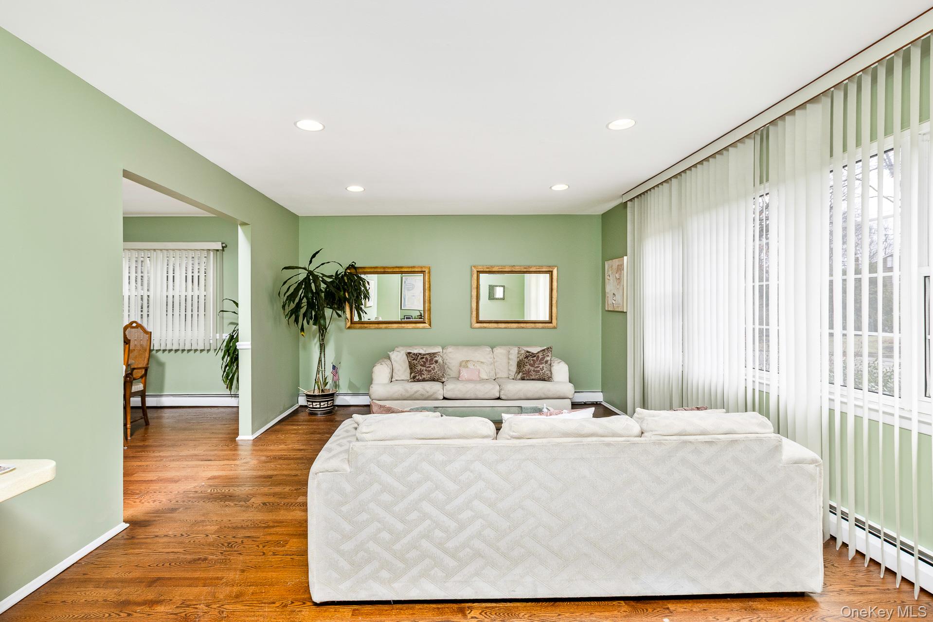 #6 photo, 61 Hurtin Boulevard, سوفولك Smithtown , NY 11787