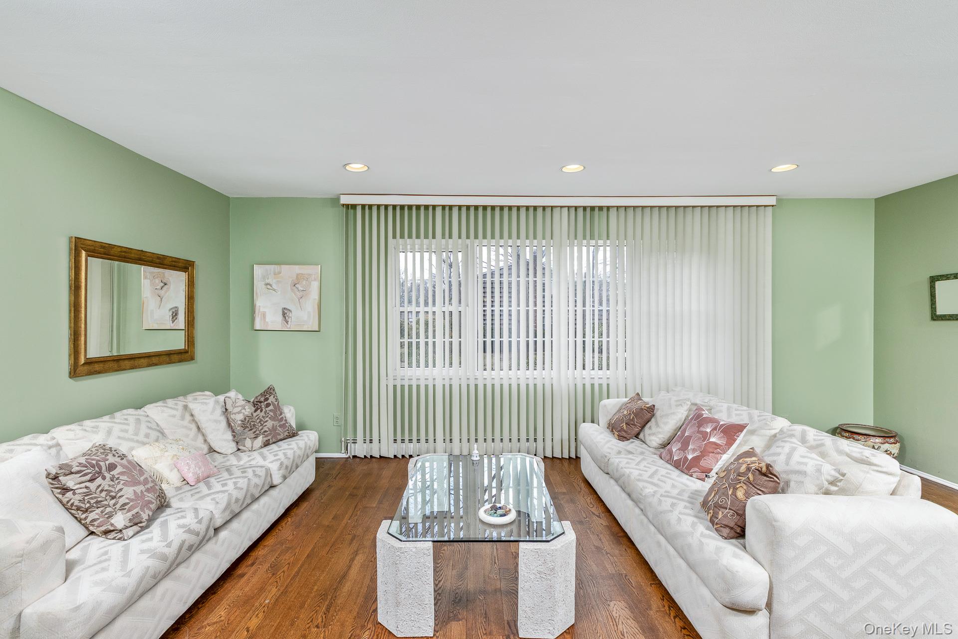 #8 photo, 61 Hurtin Boulevard, سوفولك Smithtown , NY 11787