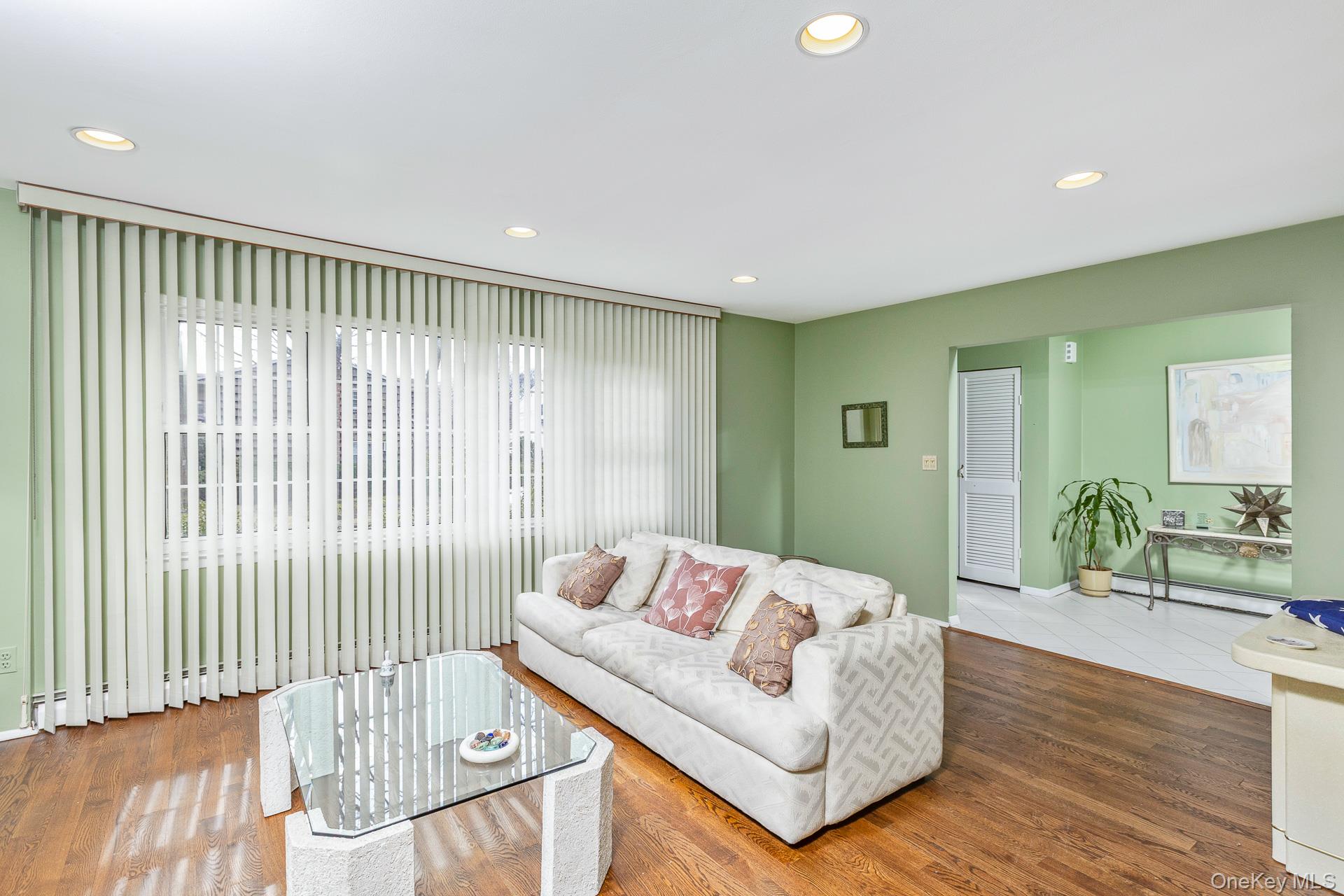 #9 photo, 61 Hurtin Boulevard, سوفولك Smithtown , NY 11787