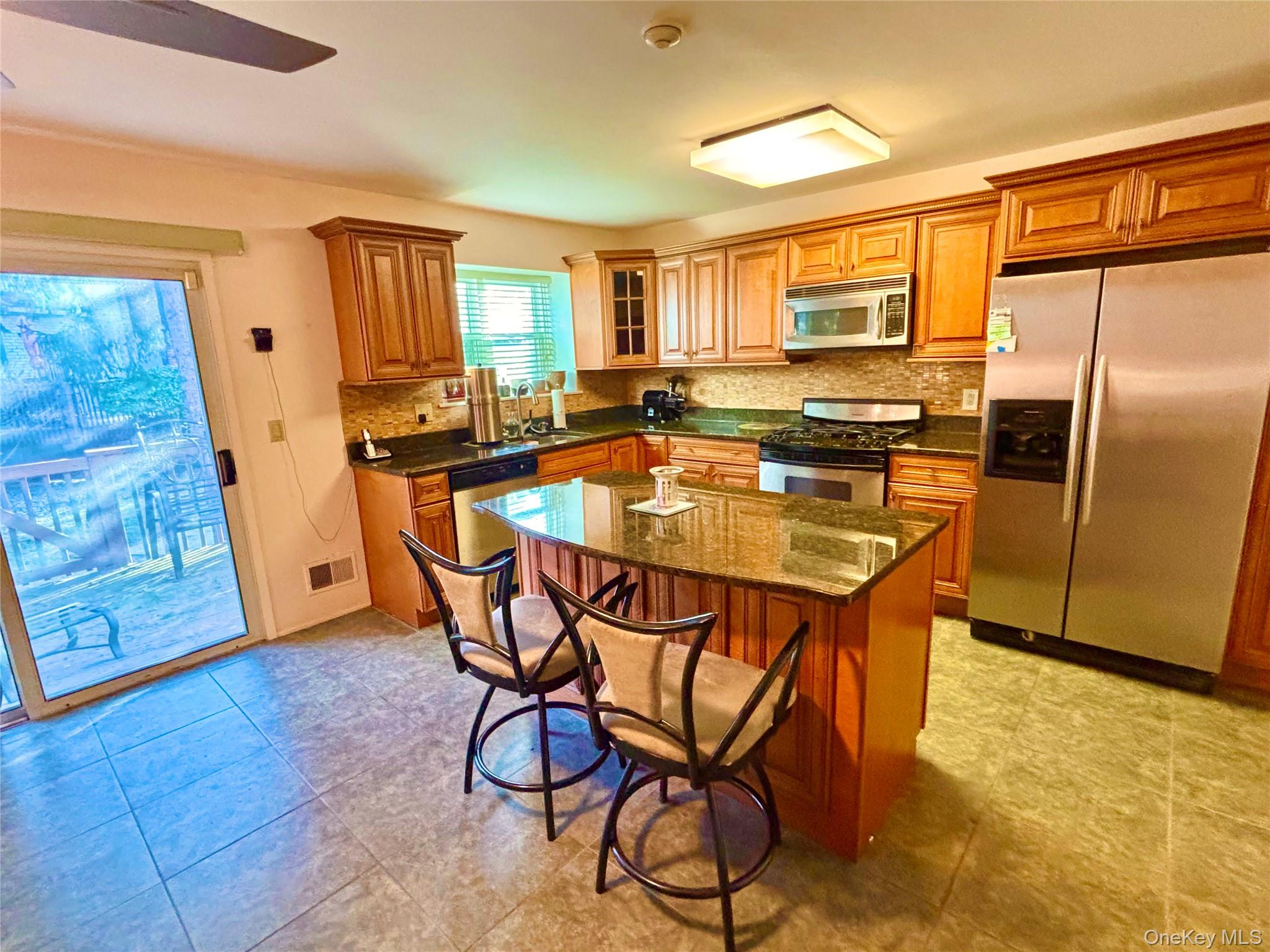 #4 photo, 18 Kensington Court, Nanuet , NY 10954