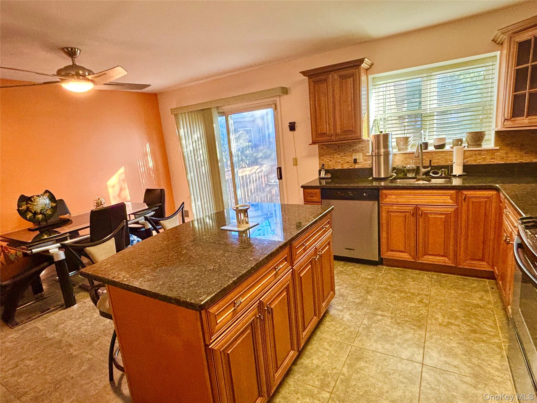 #5 photo, 18 Kensington Court, Nanuet , NY 10954