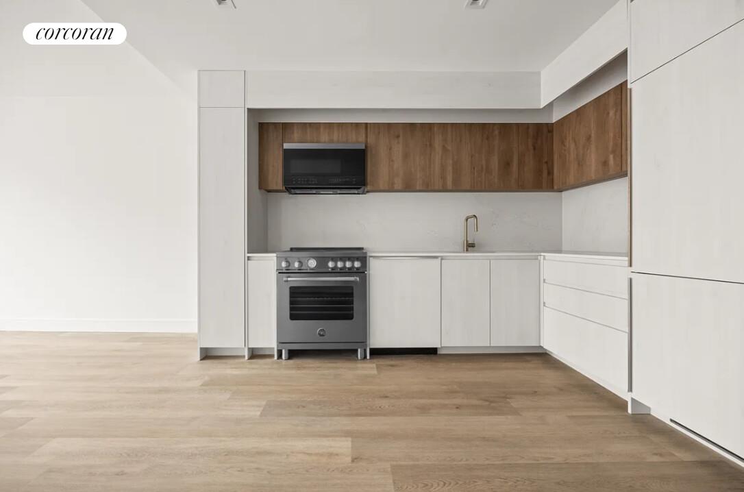 #3 photo, 644 E 14TH Street, מנהטן East Village , NY 10009